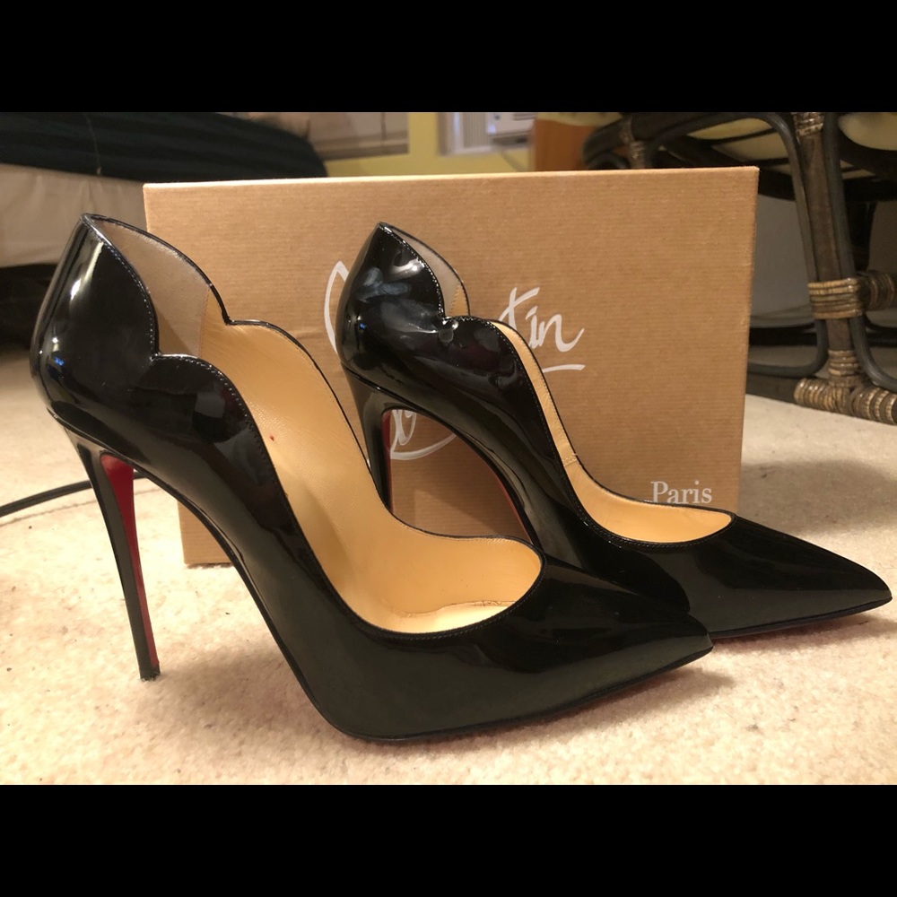 Hot chick 100 black Louboutins